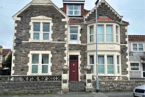 Image is showing the front of the property 1 Bedroom flat on Gordon road