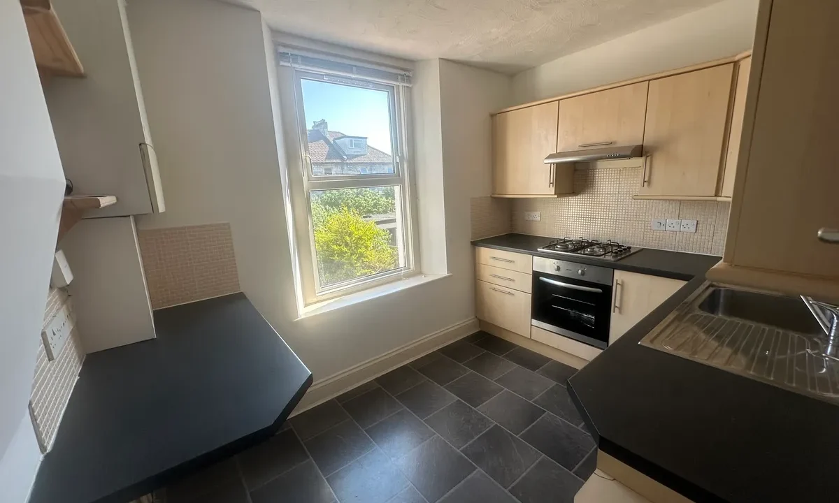 2-bed-flat-Sandford-Road-Kitchen-2