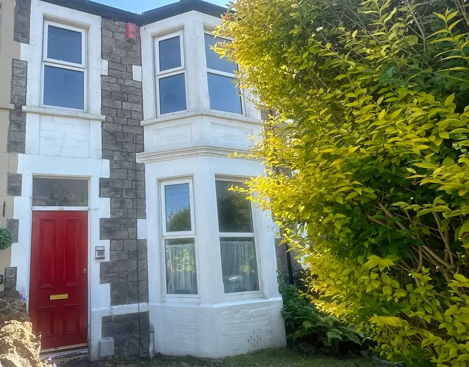 2-bed-flat-Sandford-Road-Outside